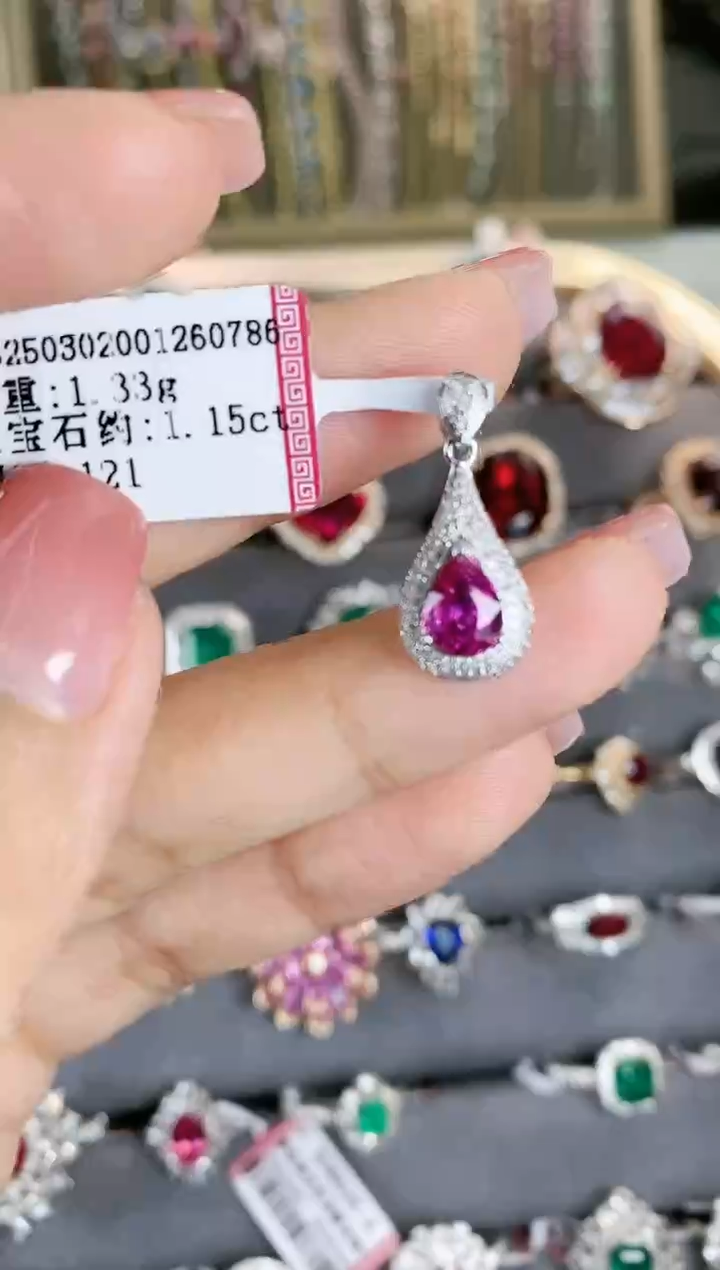 【闪购商品】吊坠18K金镶嵌红宝石一个