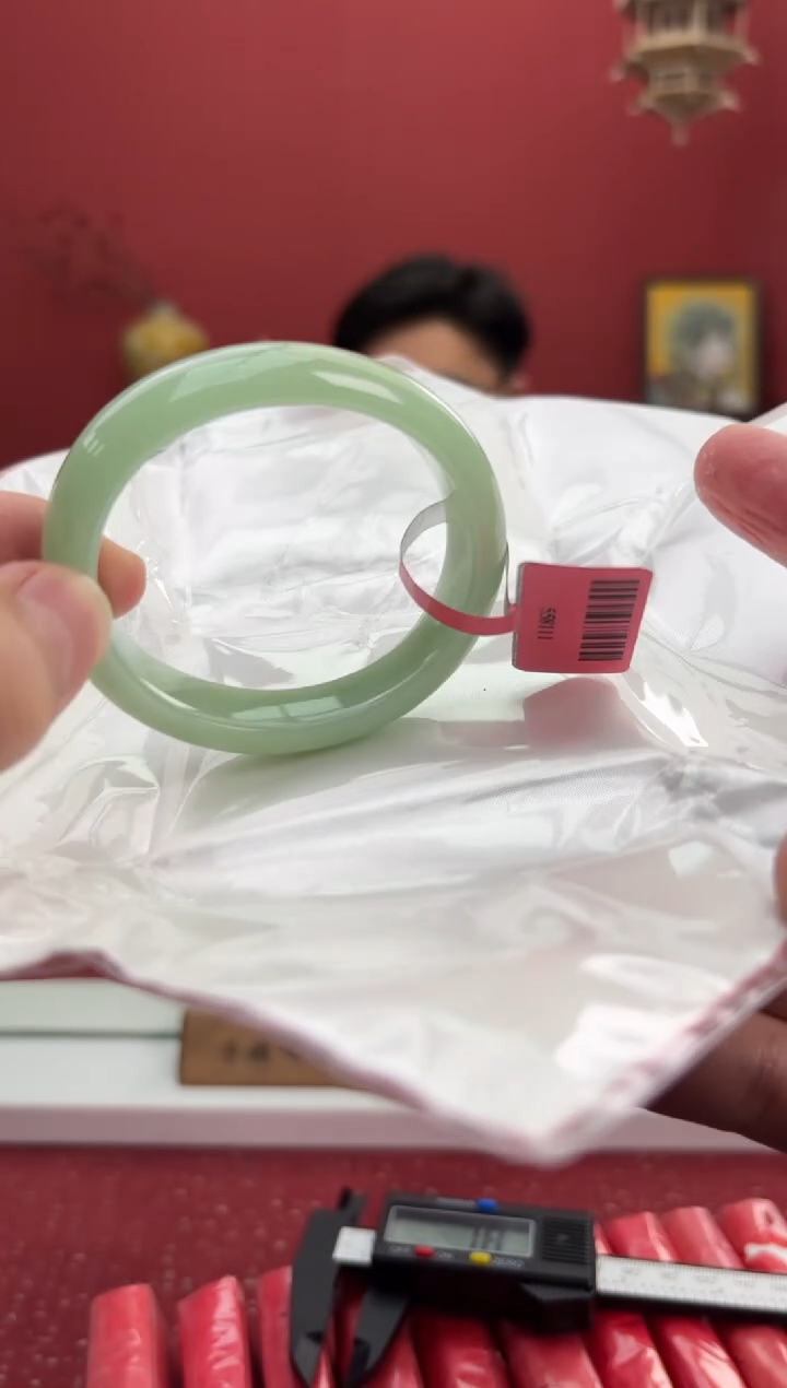 【闪购商品】翡翠手镯（贵妃镯）未镶嵌30手镯