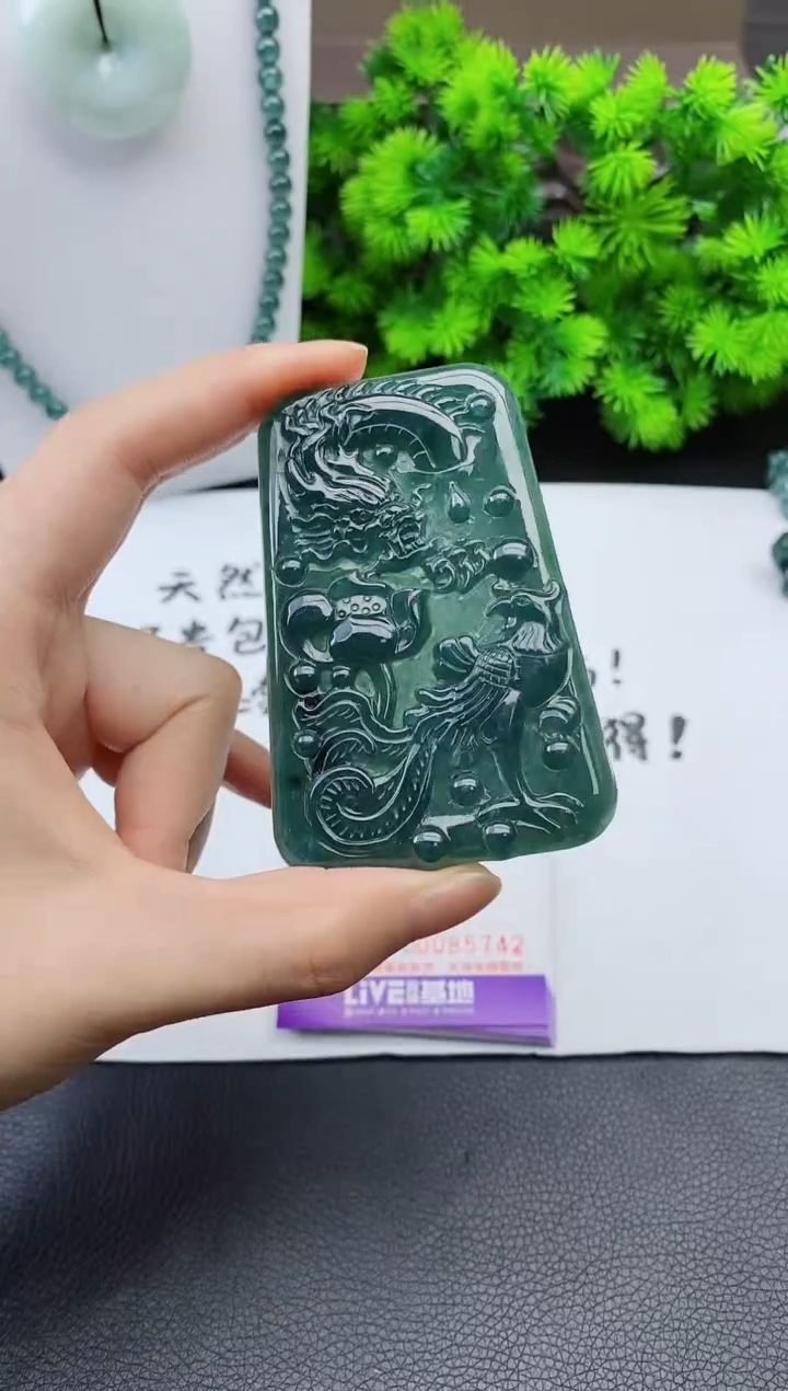 颈饰未镶嵌翡翠 