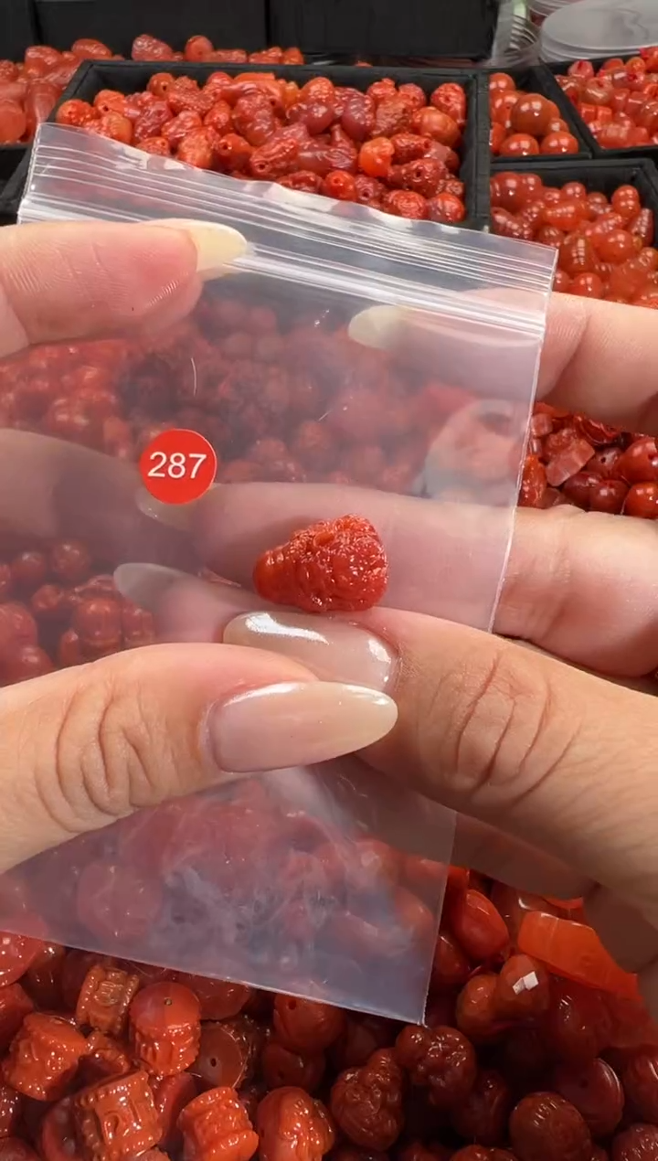 颈饰未镶嵌南红玛瑙1