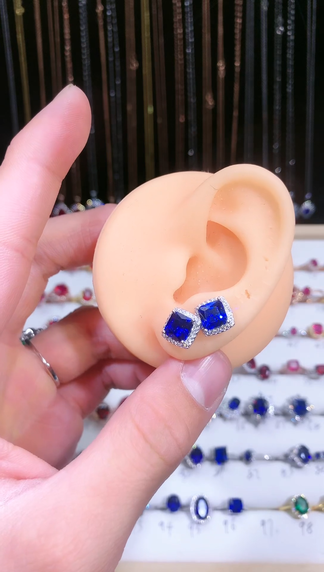 【闪购商品】蓝宝石耳饰银S925镶嵌111