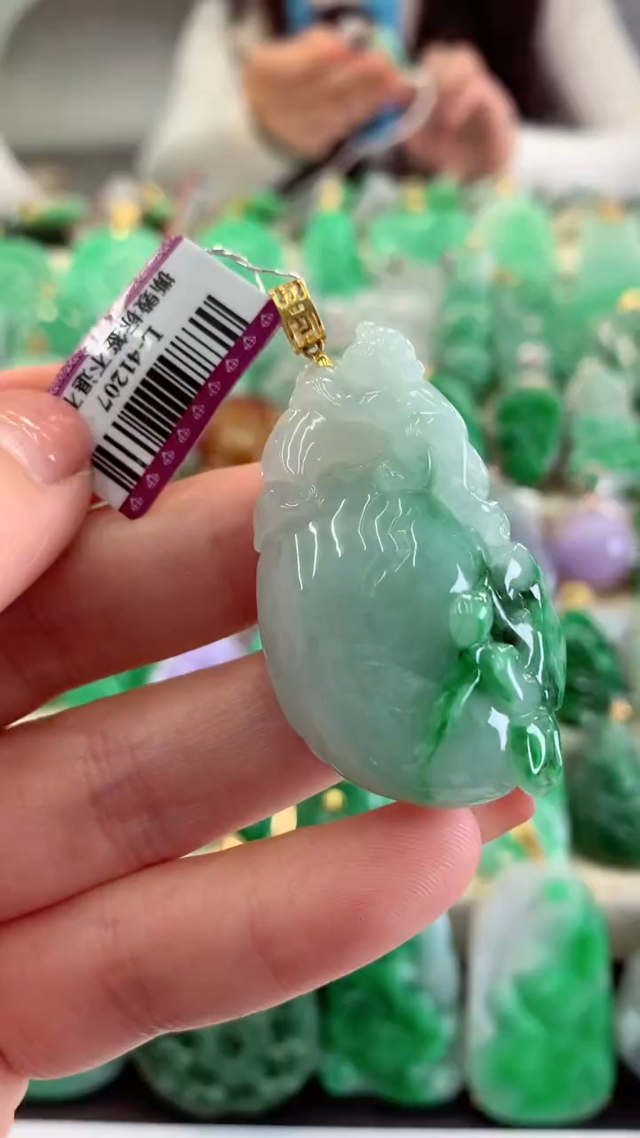 【闪购商品】翡翠吊坠(不含链)18K金镶嵌挂件