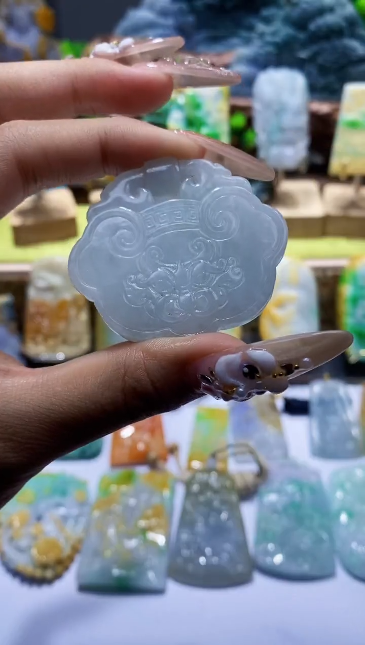 【闪购商品】翡翠颈饰未镶嵌翡翠A货