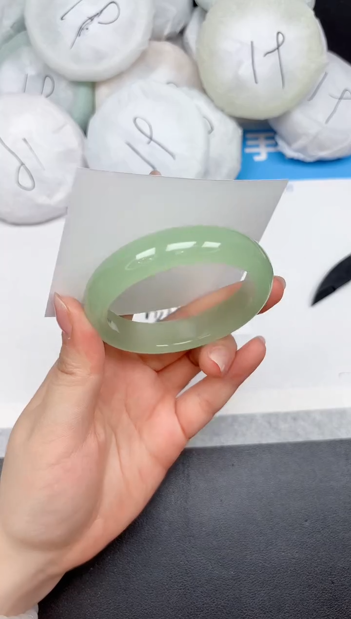 未镶嵌手镯石英质玉146/54.3