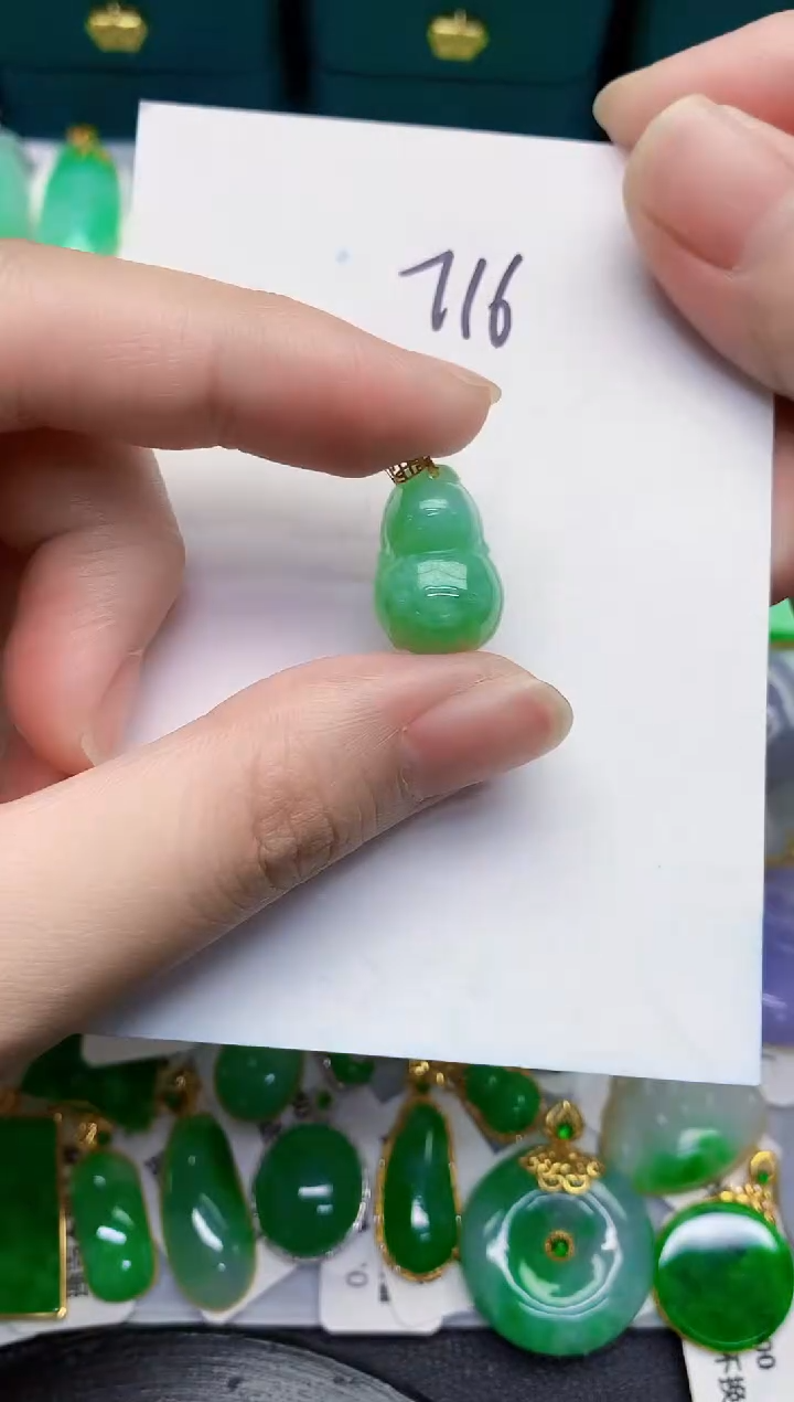 翡翠18K金镶嵌颈饰000000000