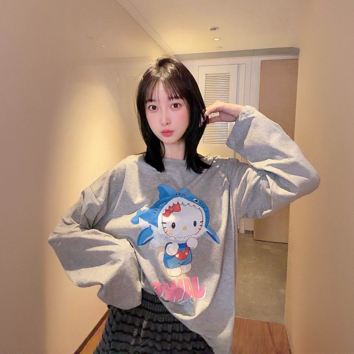【张静芝】韩国新品~可爱减龄鲨鱼头卡通猫咪印花减龄长袖T恤