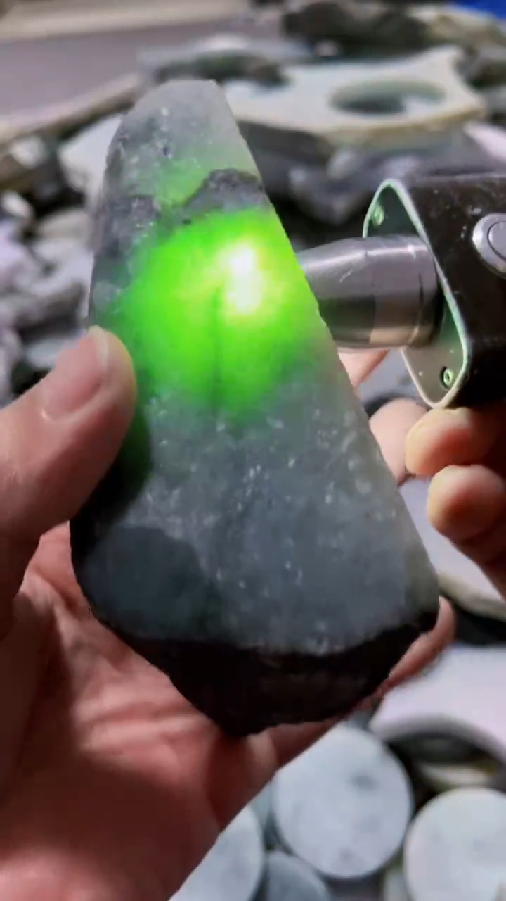 【闪购商品】翡翠挂件未镶嵌A货康壹050