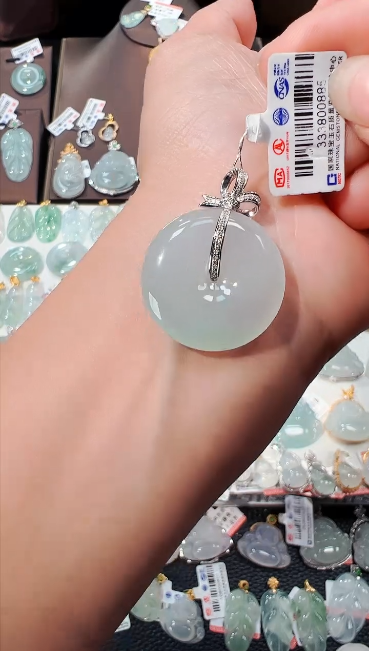 【闪购商品】翡翠吊坠(不含链)18K金镶嵌平安扣吊坠985