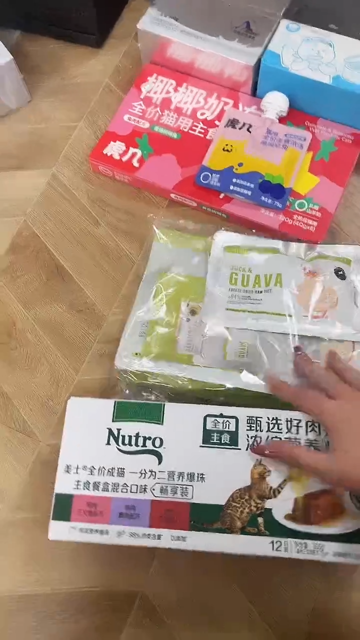 秋秋168美士爆珠餐盒1盒+芭乐鸭冻干1包+虎几汤1包