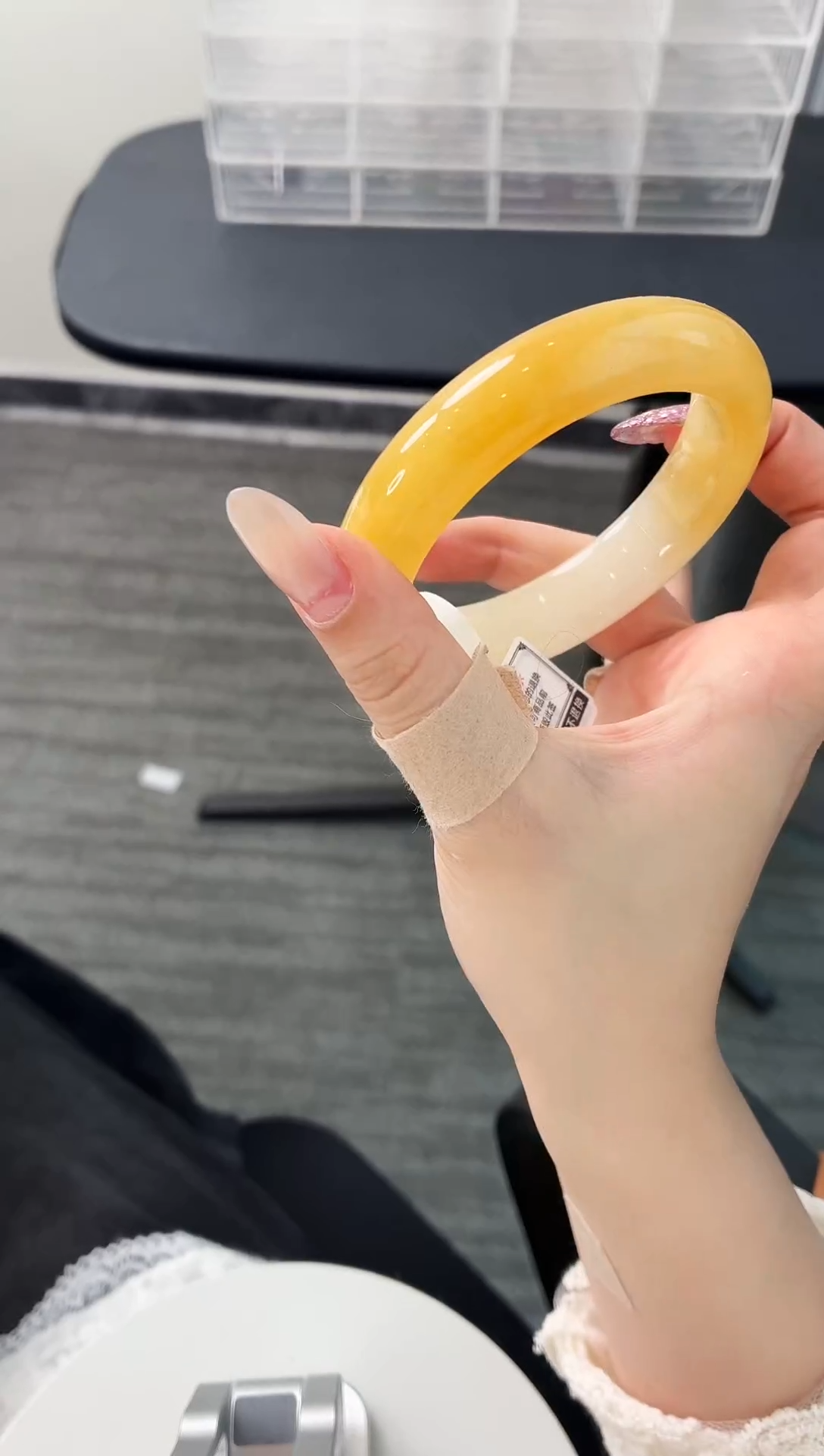 未镶嵌手镯石英质玉135.58