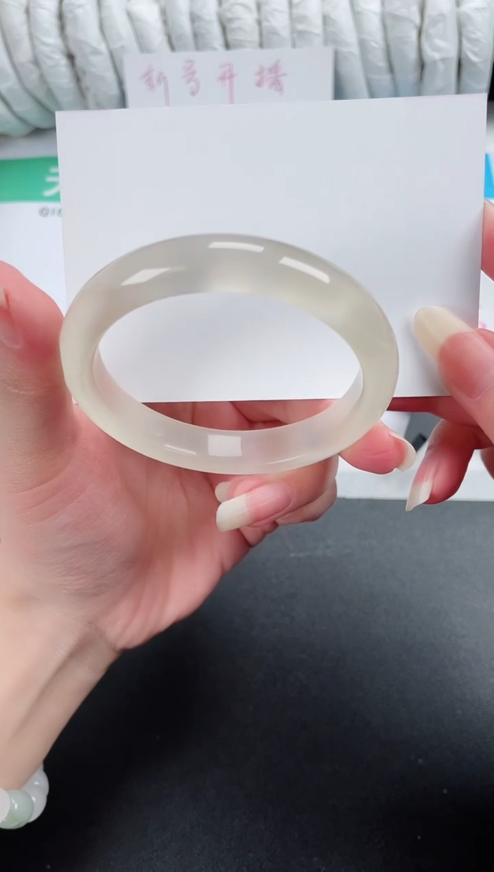 【闪购商品】石英质玉手镯未镶嵌156-56.3