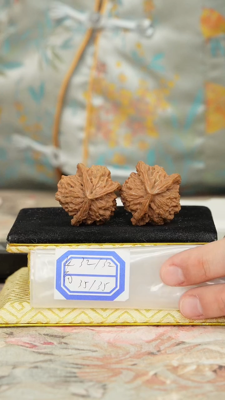 【闪购商品】文玩核桃把件盘山三棱