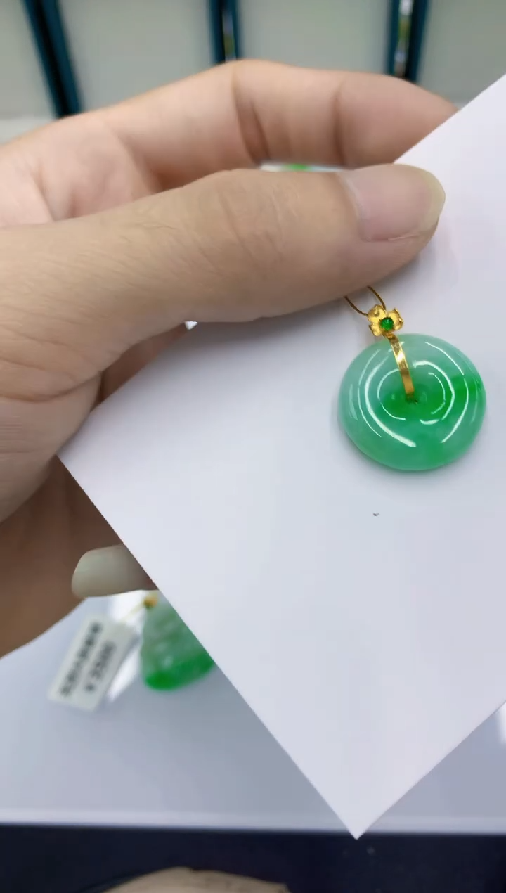 颈饰18K金镶嵌翡翠翡翠