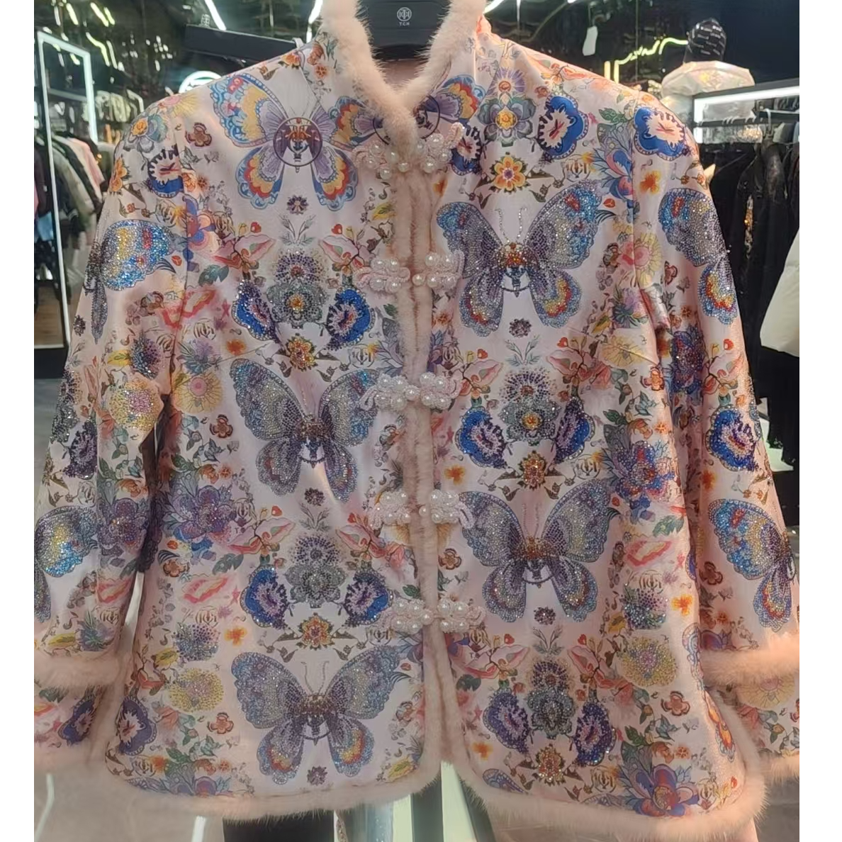 TCH服饰店播-潮牌轻奢彩色蝴蝶烫钻新中式棉服外套T72D186009