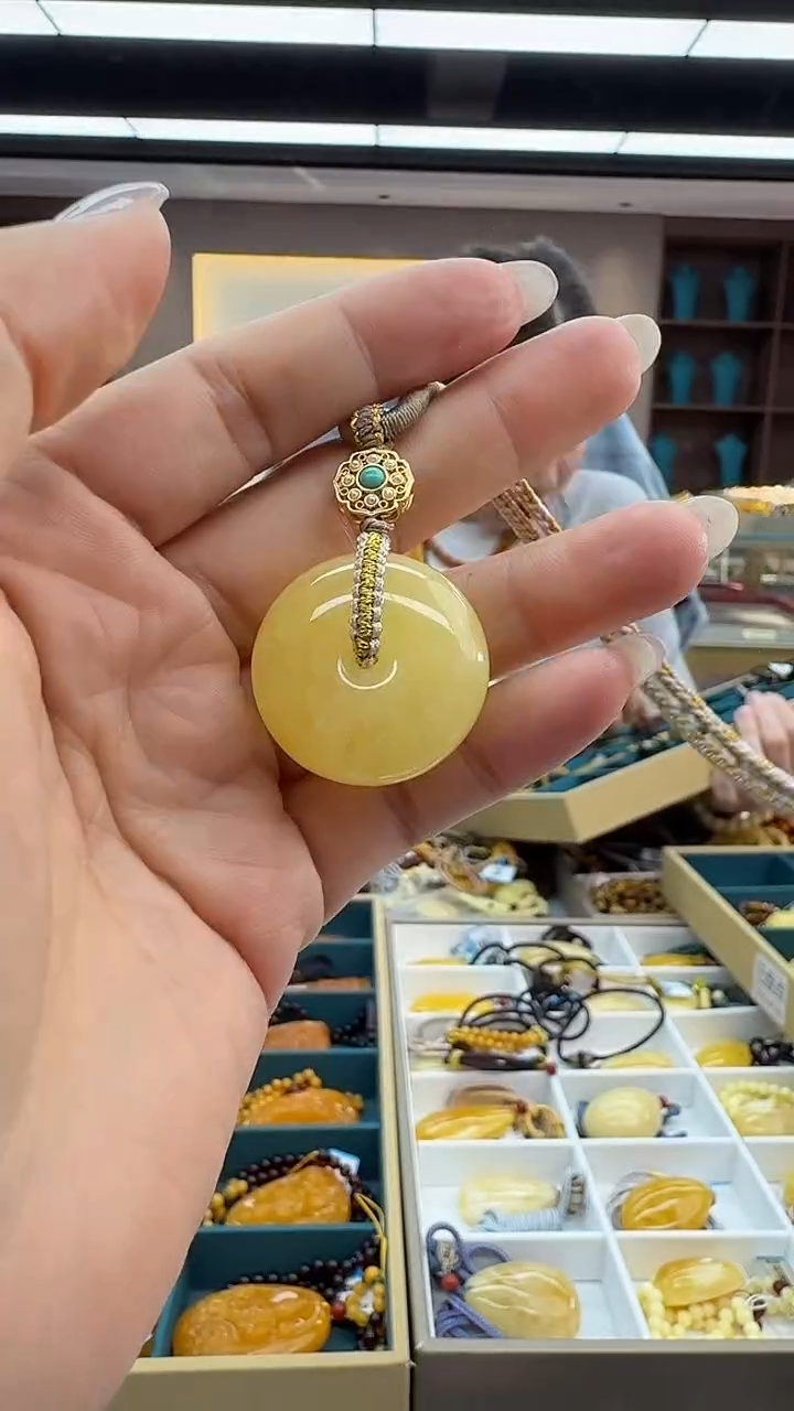 琥珀颈饰未镶嵌197秒拍号 假一罚三 