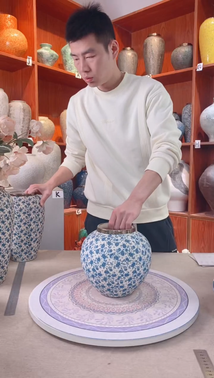 【闪购商品】瓶 陶瓷花瓶 无花 白底小兰花 小号