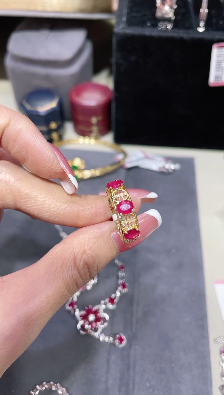 【闪购商品】红宝石戒指18K金镶嵌·