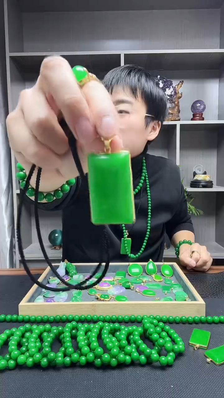 吊坠(赠链)14K金镶嵌翡翠吊坠