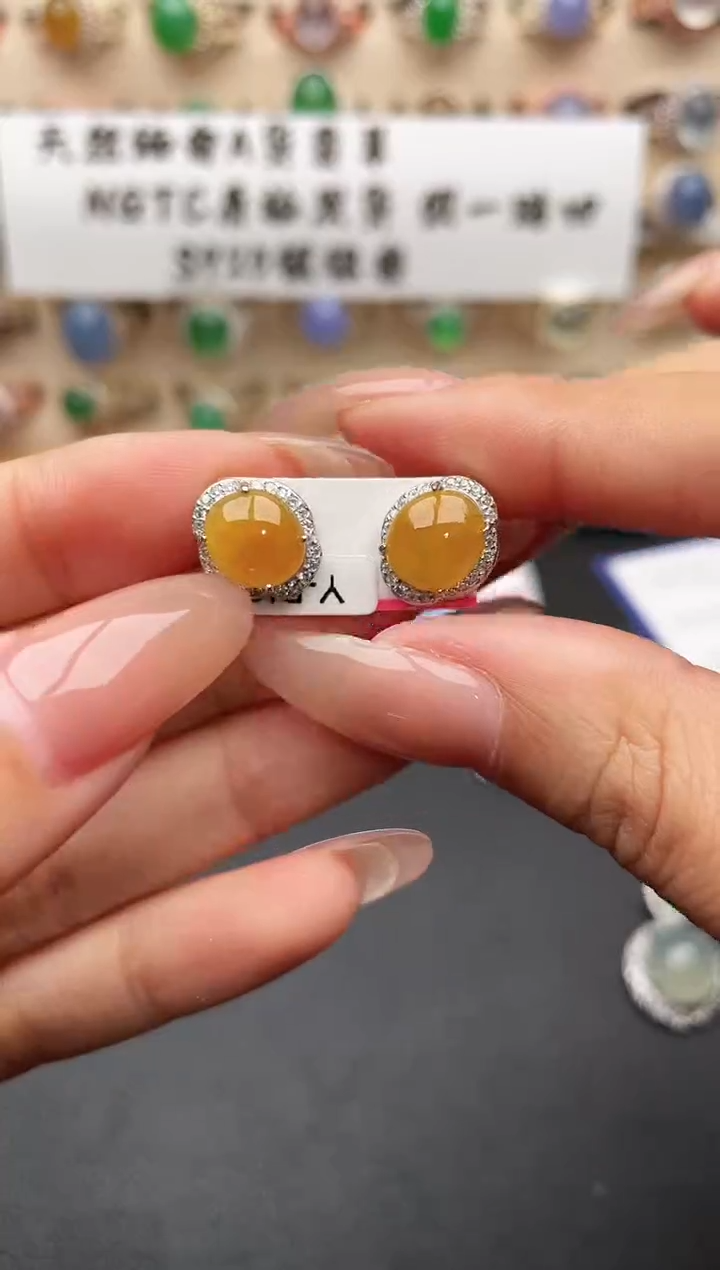 未镶嵌戒指翡翠一物一证一礼盒