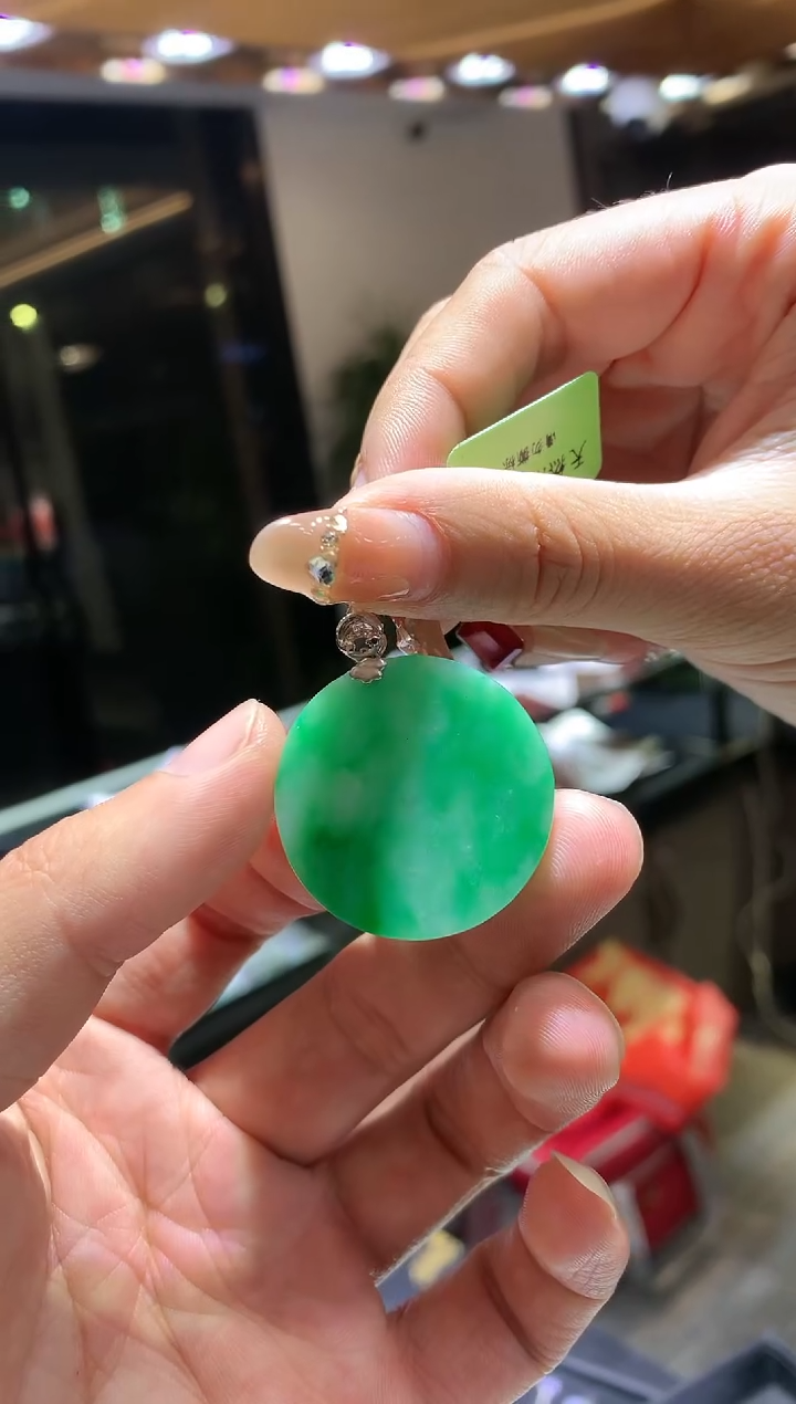 【闪购商品】翡翠吊坠(不含链)18K金镶嵌无事牌