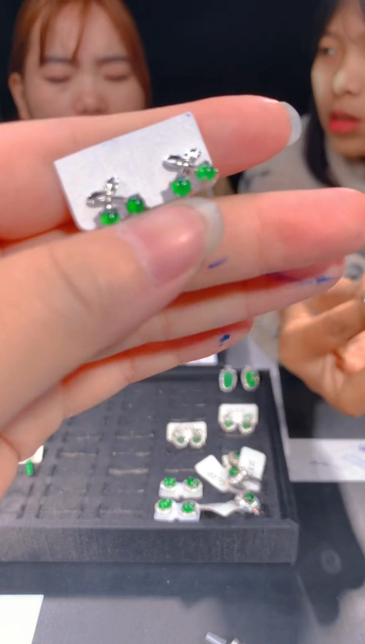 【闪购商品】定制翡翠未镶嵌43定制翡翠，多样性发货（发其一）