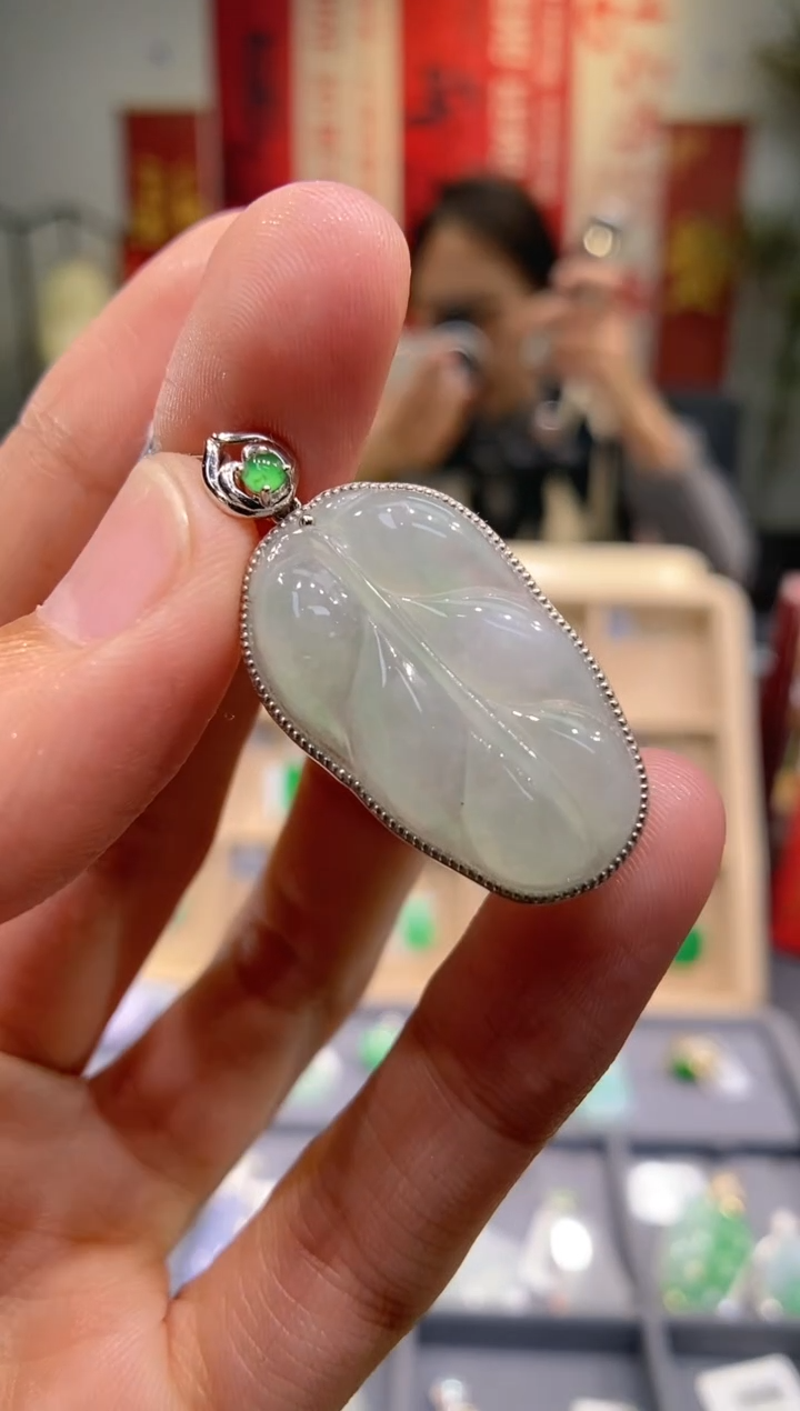 【闪购商品】翡翠吊坠(不含链)18K金镶嵌叶子