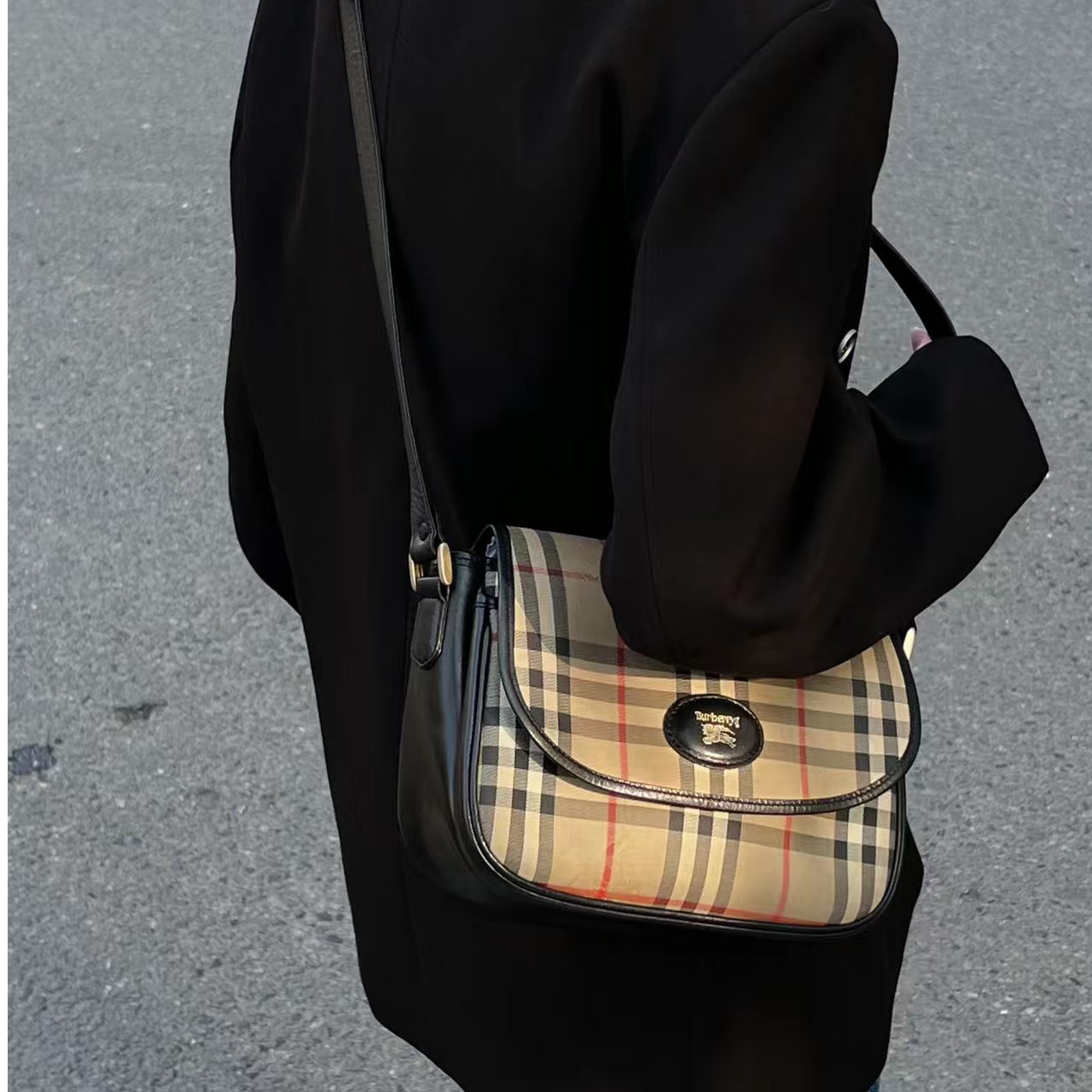 修复品BURBERRY/巴宝莉格纹斜跨包/EE12404003/4003