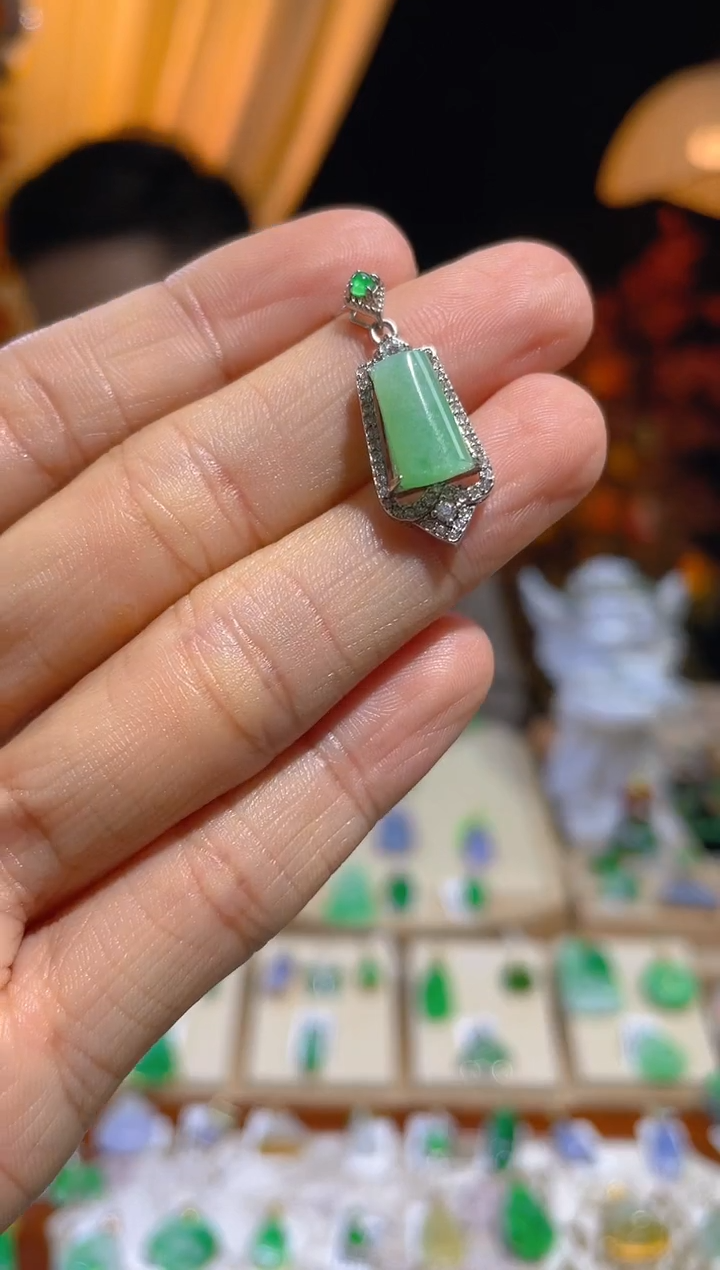 【闪购商品】翡翠颈饰未镶嵌百元以下不出证 