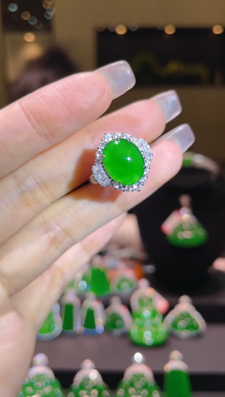 【闪购商品】翡翠吊坠(不含链)18K金镶嵌A90天然A货翡翠