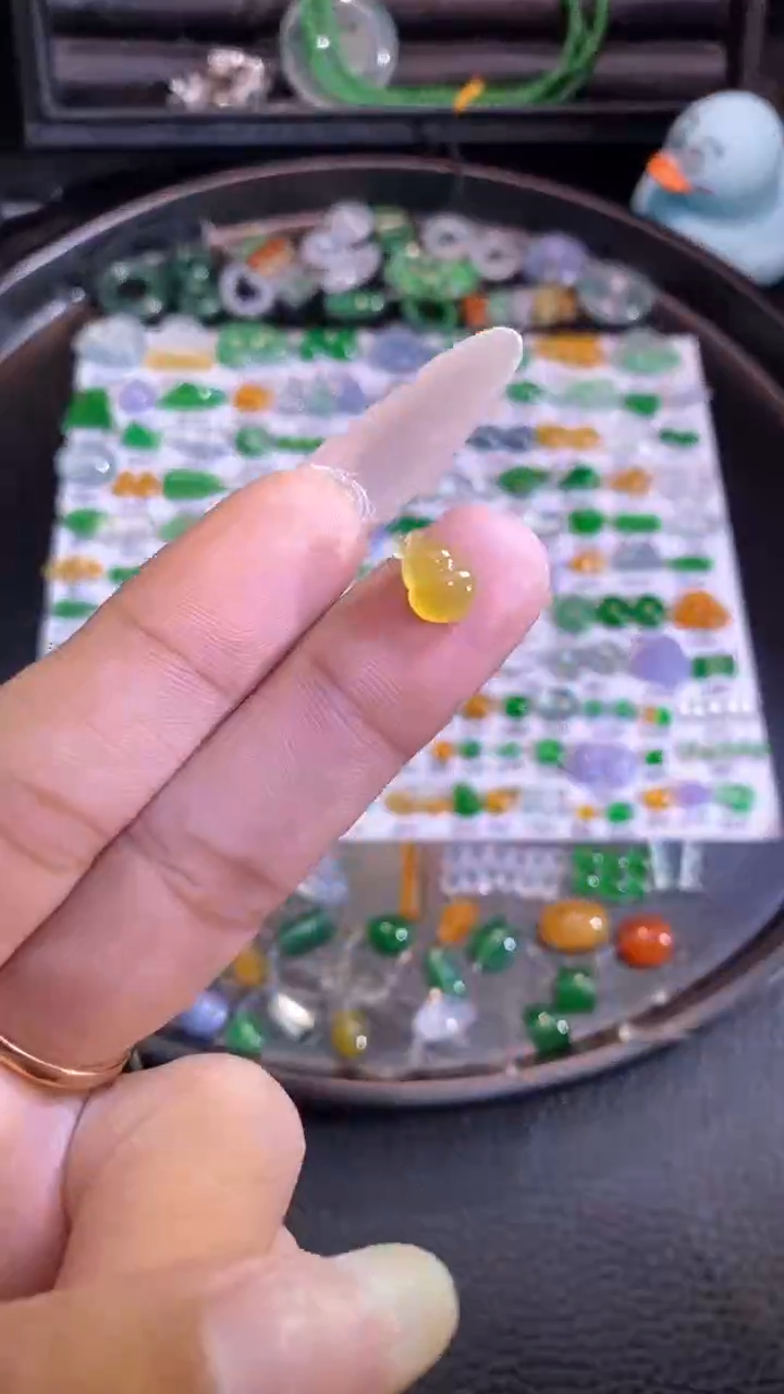 翡翠挂件未镶嵌葫芦