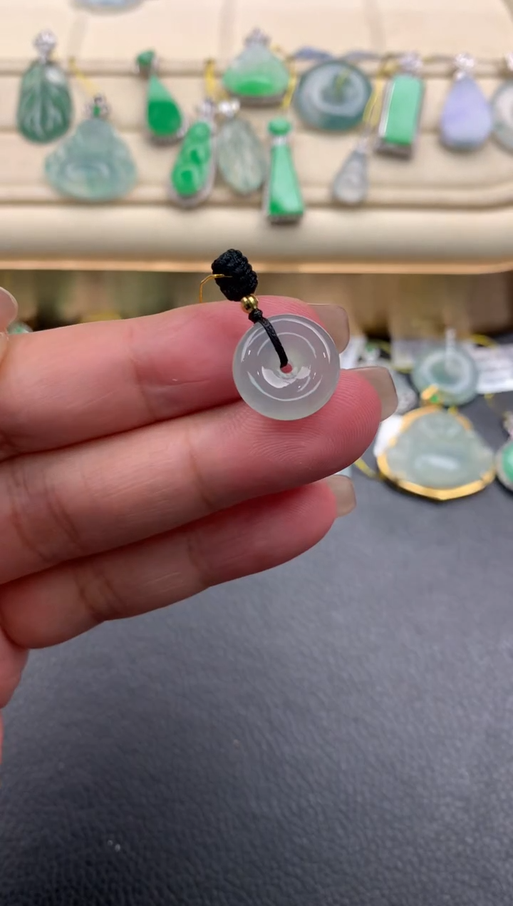 翡翠18K金镶嵌颈饰F64       