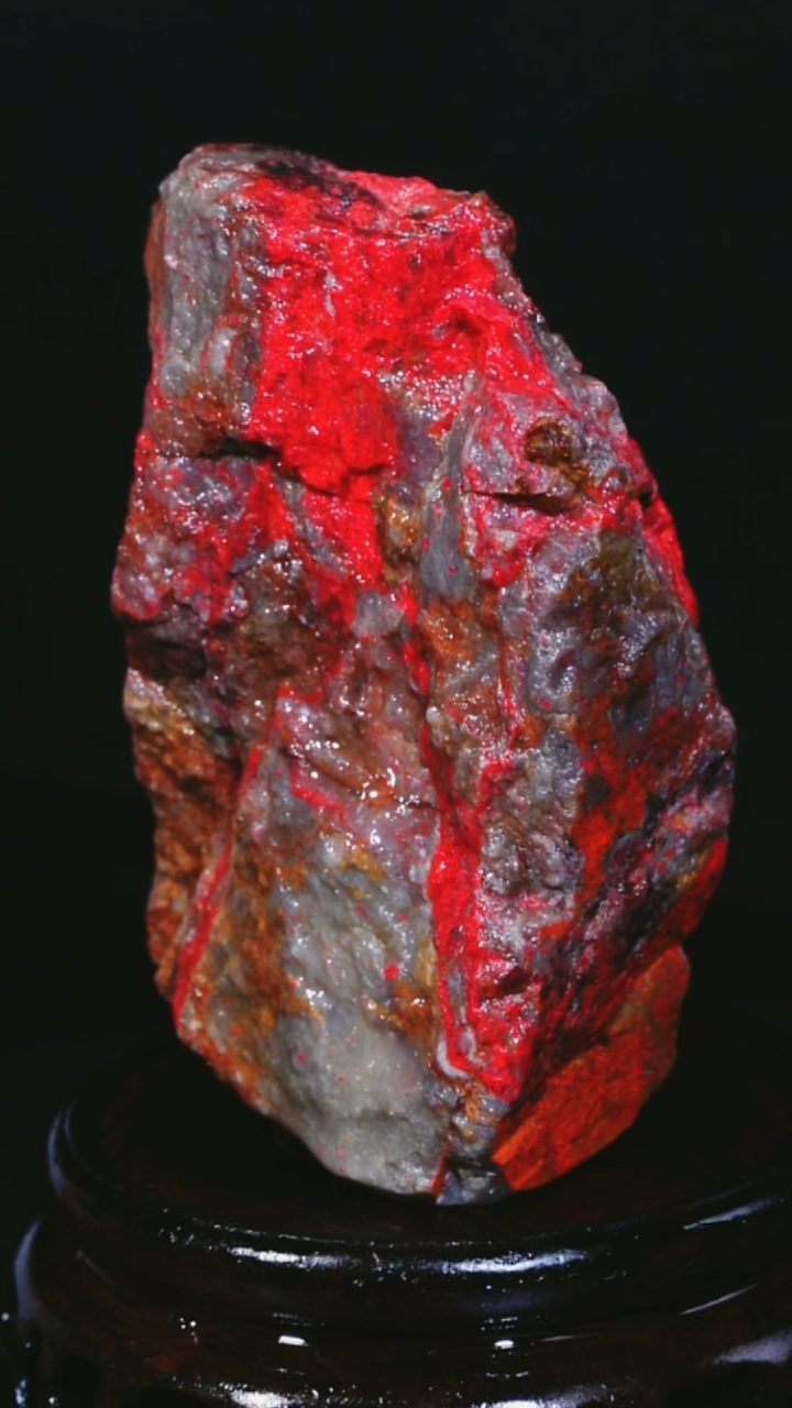 昌化石大***员昌化鸡血石