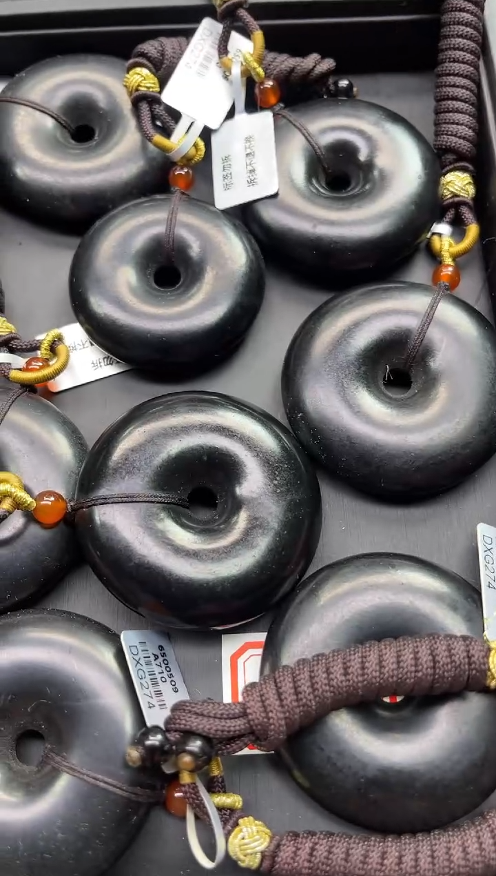 颈饰未镶嵌和田玉多样性发1件