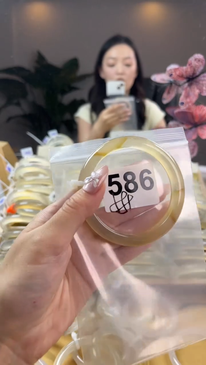 玛瑙/玉髓手镯未镶嵌586