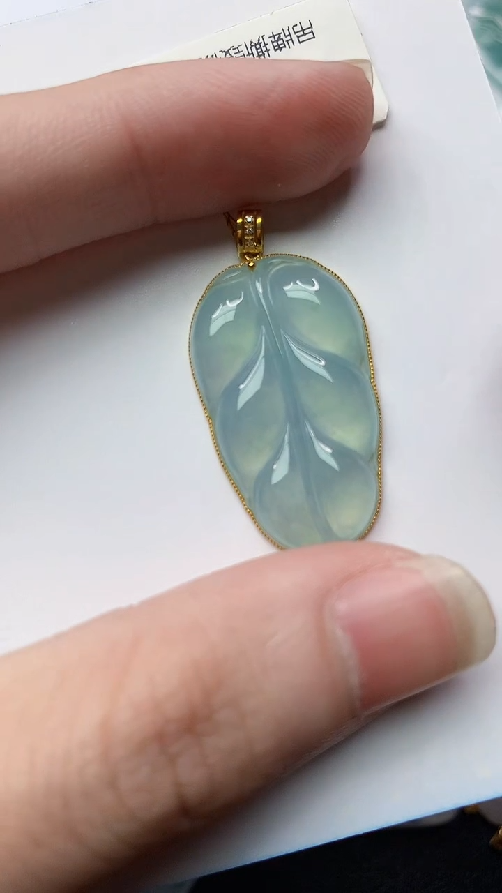 【闪购商品】翡翠颈饰18K金镶嵌36.........