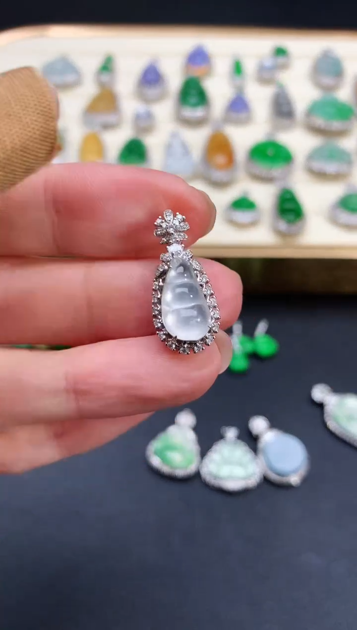 翡翠18K金镶嵌吊坠(不含链)豆子|6980+0