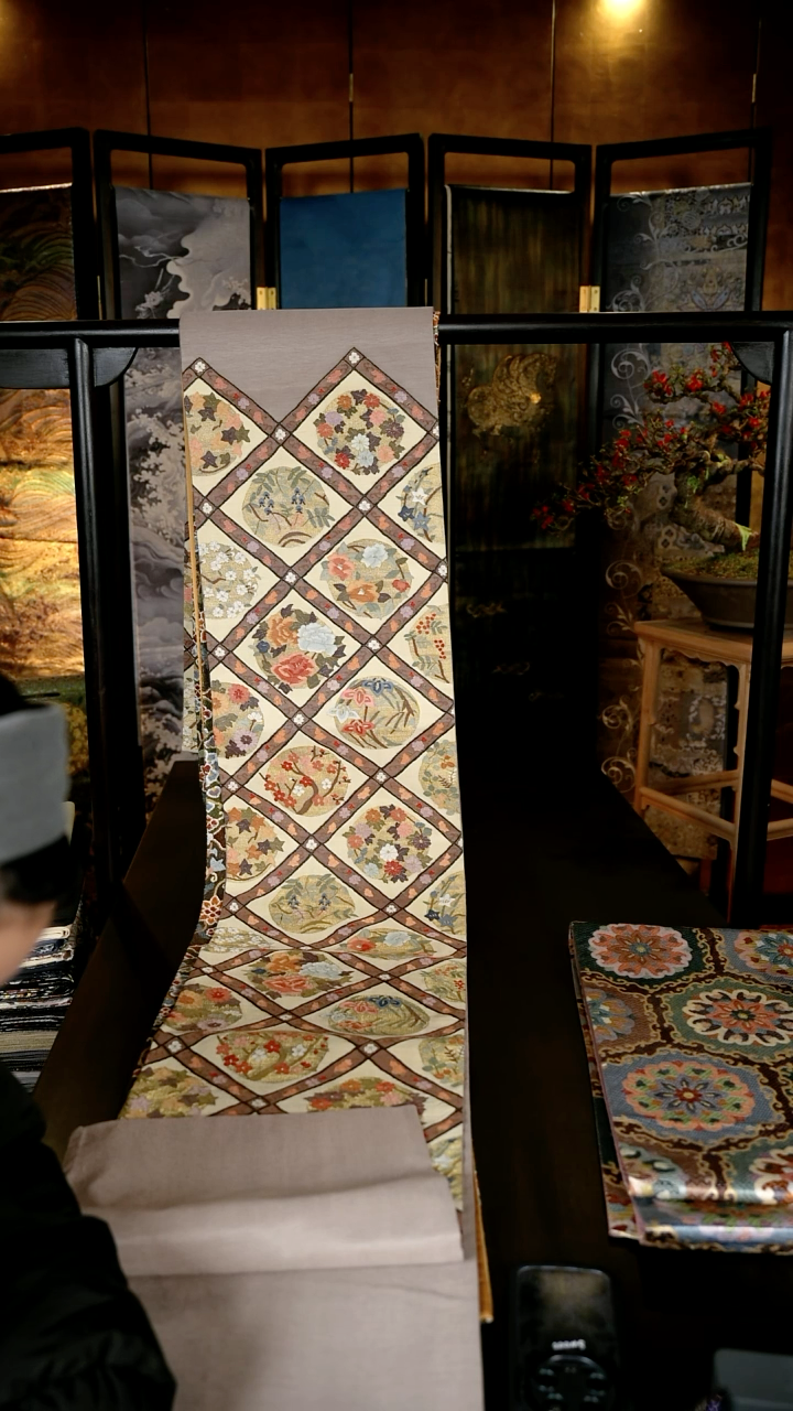 织绣三通本缂丝花草