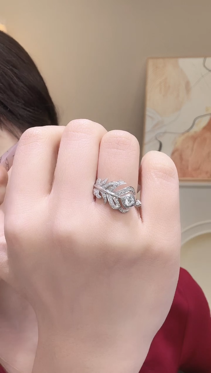 18K金镶嵌实验室培育钻石羽毛戒指