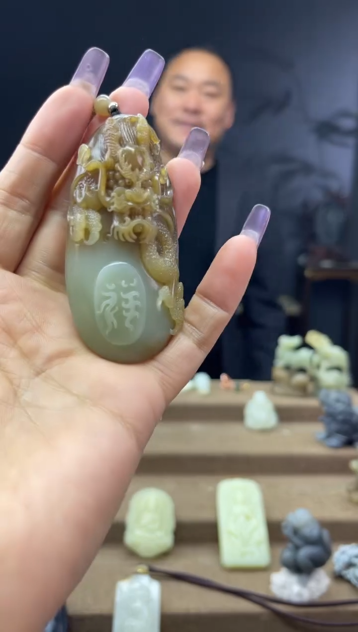颈饰未镶嵌和田玉1