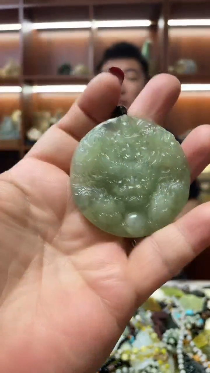 未镶嵌蛇纹石玉吊坠    