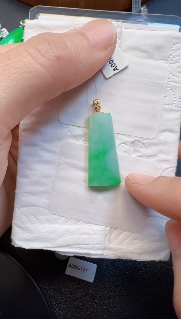 【闪购商品】翡翠吊坠(不含链)18K金镶嵌吊坠