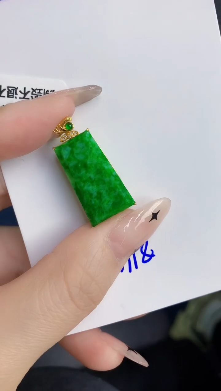 颈饰18K金镶嵌翡翠缅甸天然翡翠A货