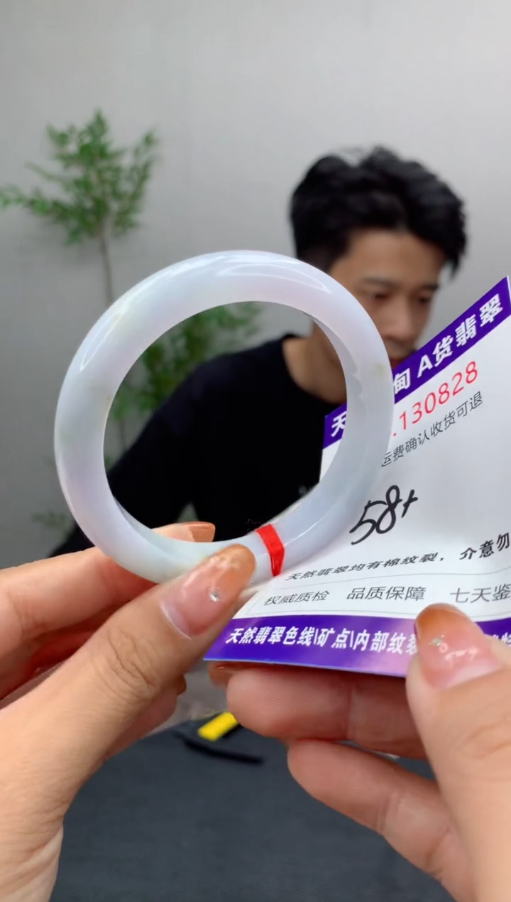 未镶嵌手镯翡翠有纹，完美者勿拍