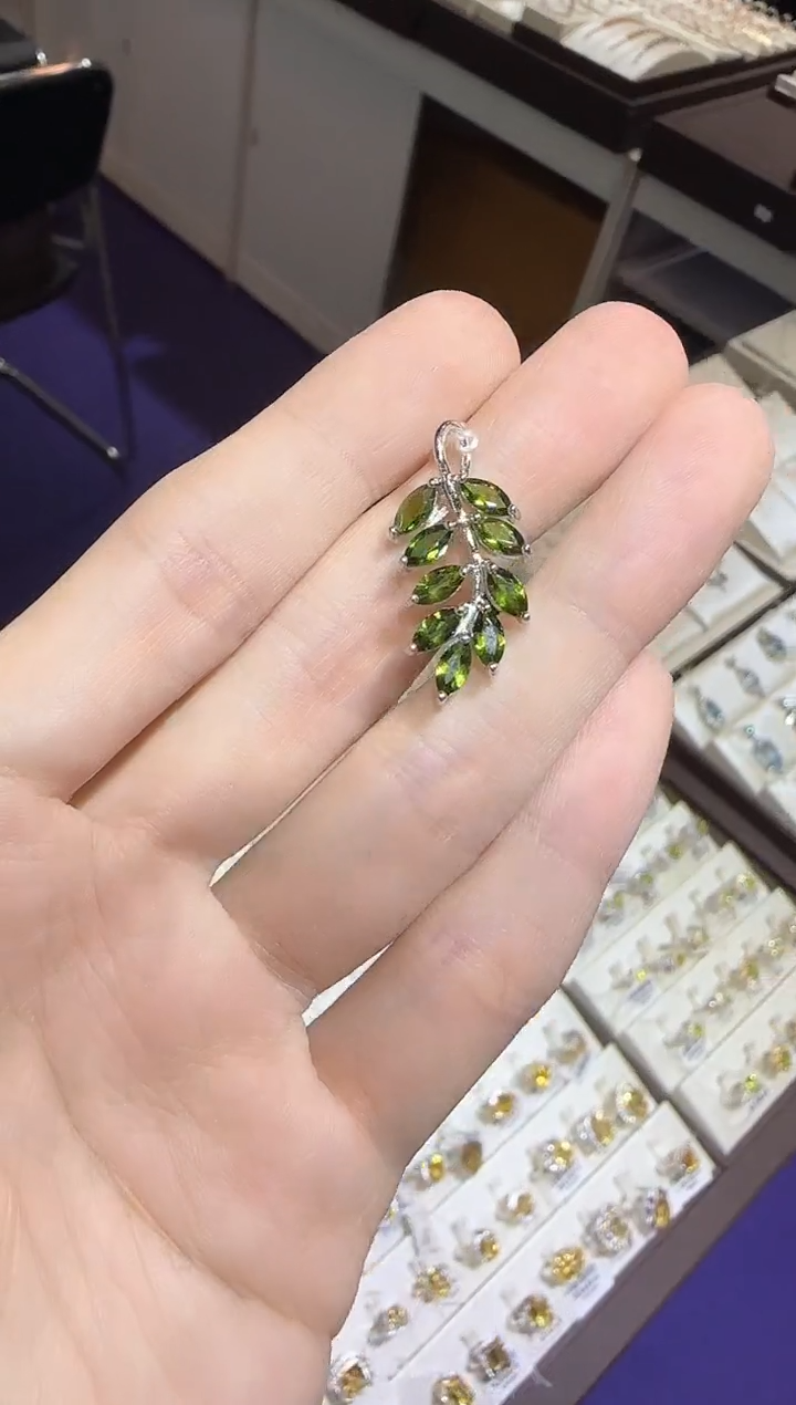 【闪购商品】透辉石吊坠银S925镶嵌设计款