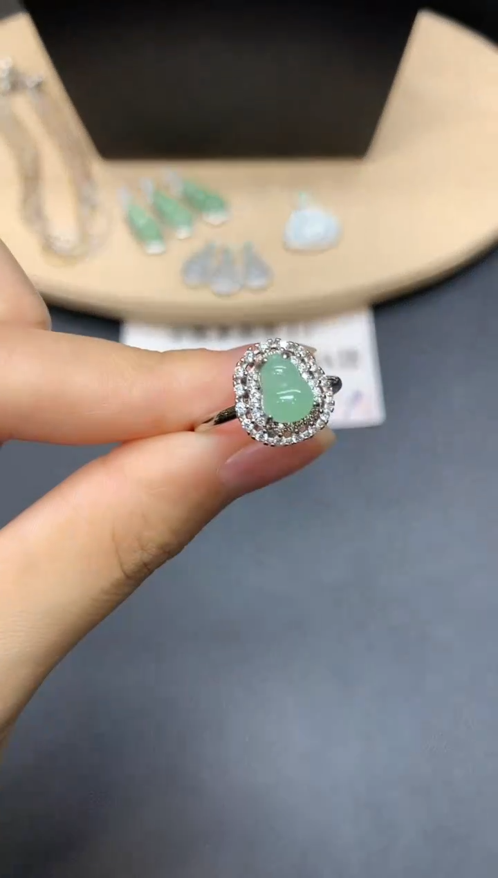 【闪购商品】翡翠戒指银S925镶嵌葫芦【无服务费】