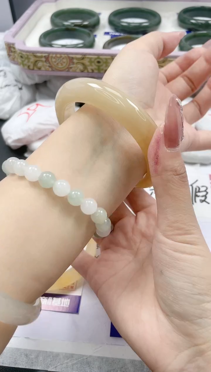 【闪购商品】石英质玉手镯未镶嵌180/64.2