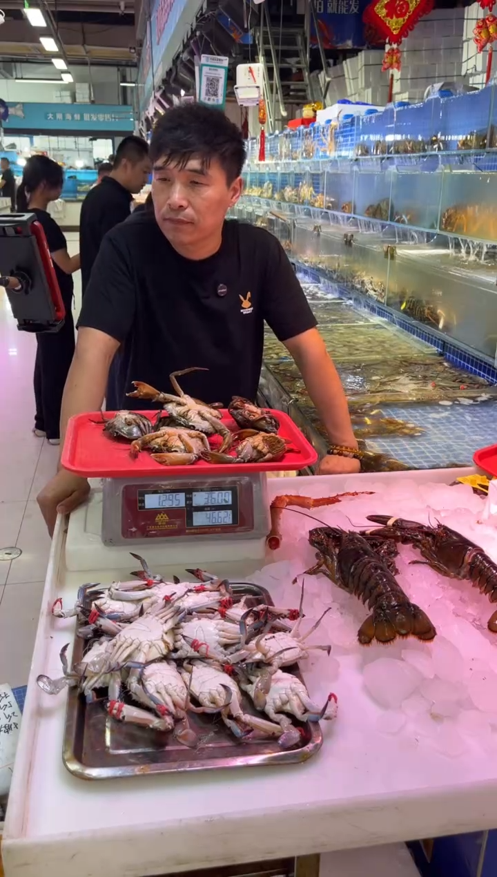 中国大陆弱氧膏蟹6只，2.6斤
