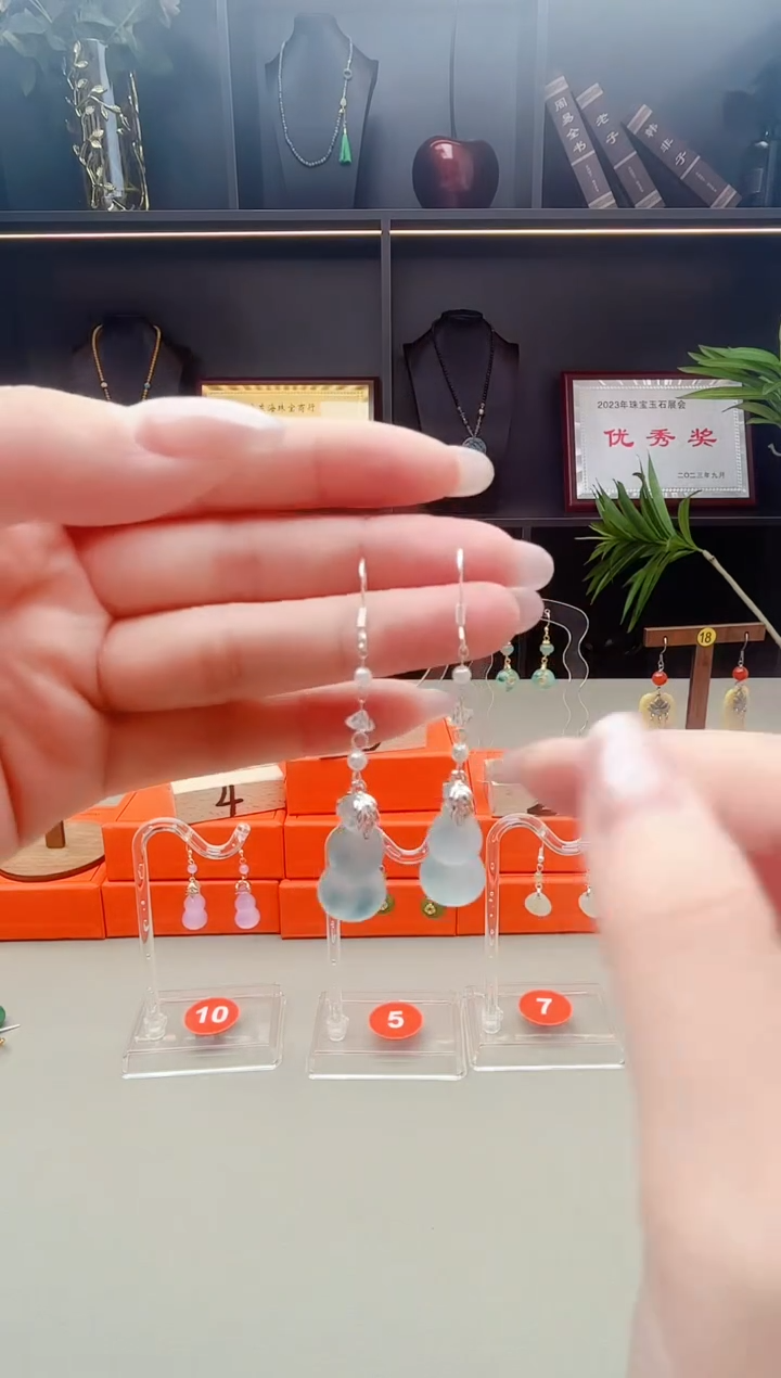 未镶嵌石英质玉（天山翠）耳钉219