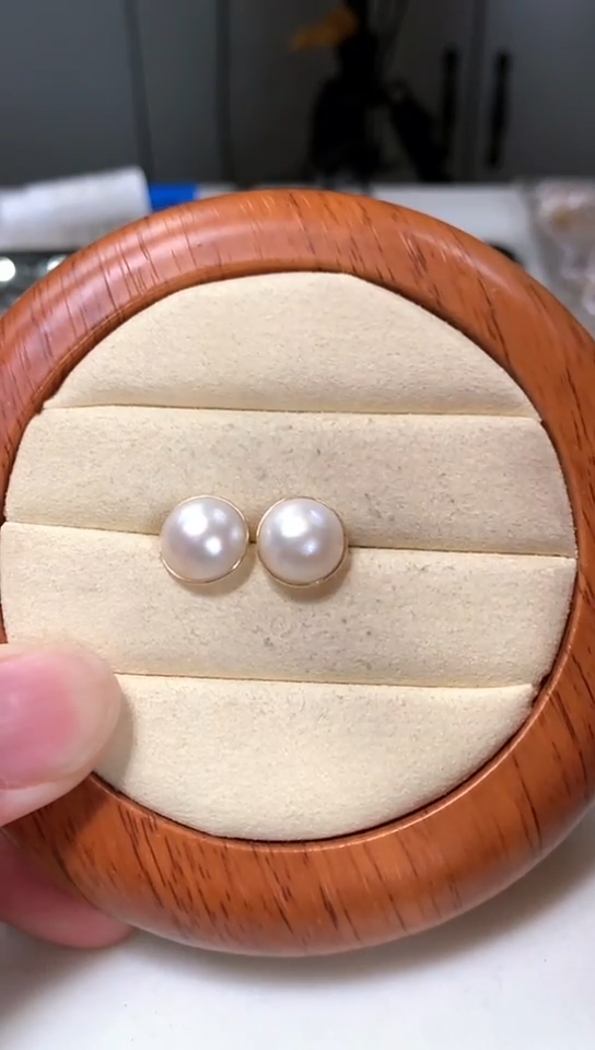 【闪购商品】拼合珍珠（马贝珠）耳钉18K金镶嵌马贝耳钉