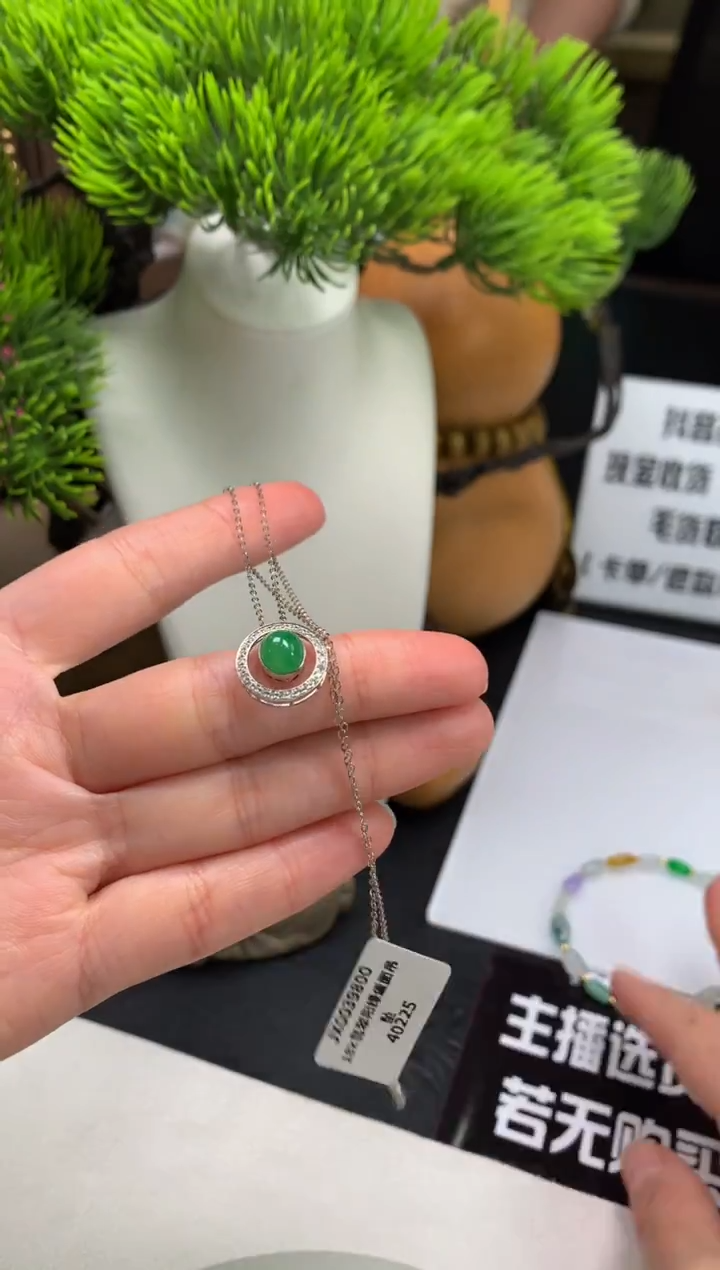 颈饰18K金镶嵌翡翠l**i---125332